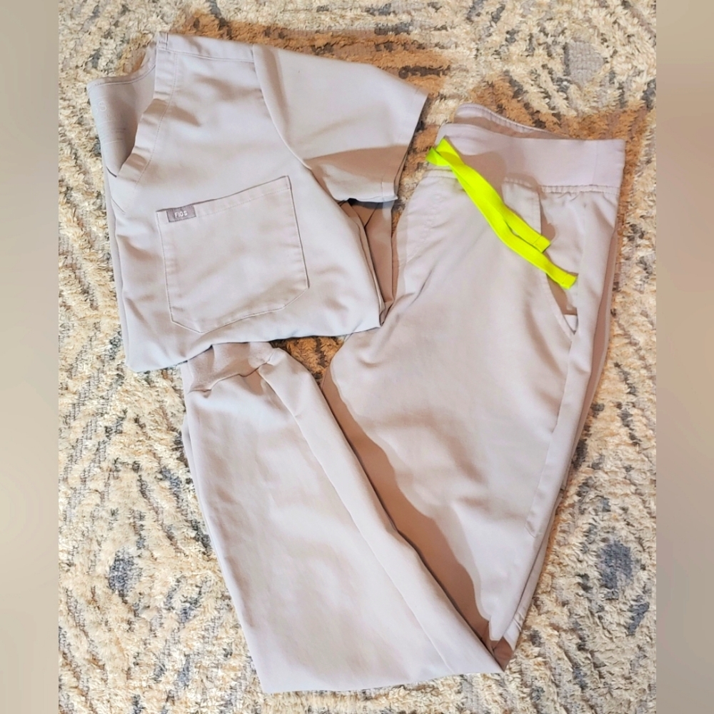 Figs slate catarina top and zamora jogger